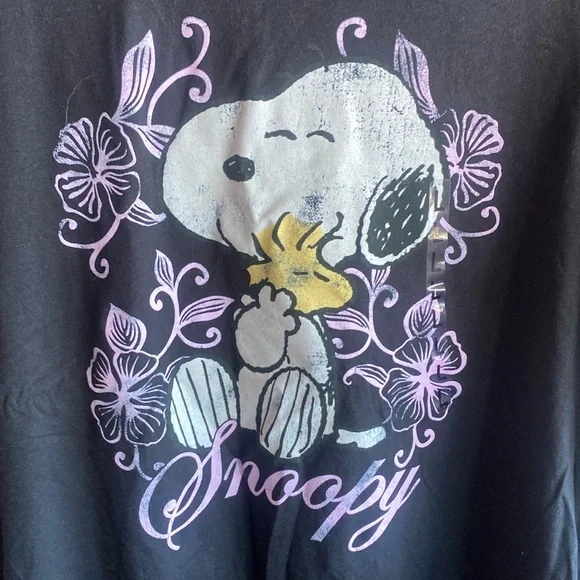 Peanuts NWT Snoopy in the Flowers Short Sleeve Cotton Blend Tshirt Size Large - Picture 3 of 7